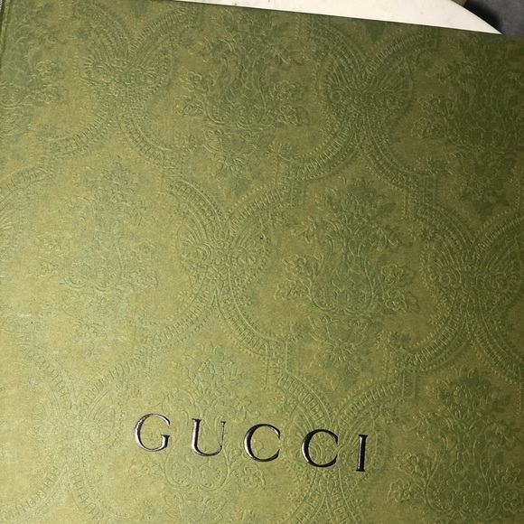 Real Gucci belt (NEW) size 40” waist. Bought for $550 at Gucci bloomingsdale - Picture 4 of 8
